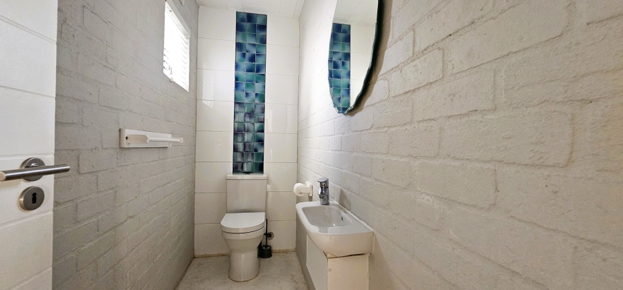 4 Bedroom Property for Sale in Paradise Beach Western Cape